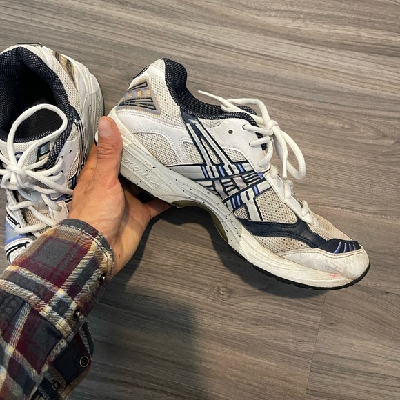 [SOLD] ASICS running shoes - Picture 6 of 7